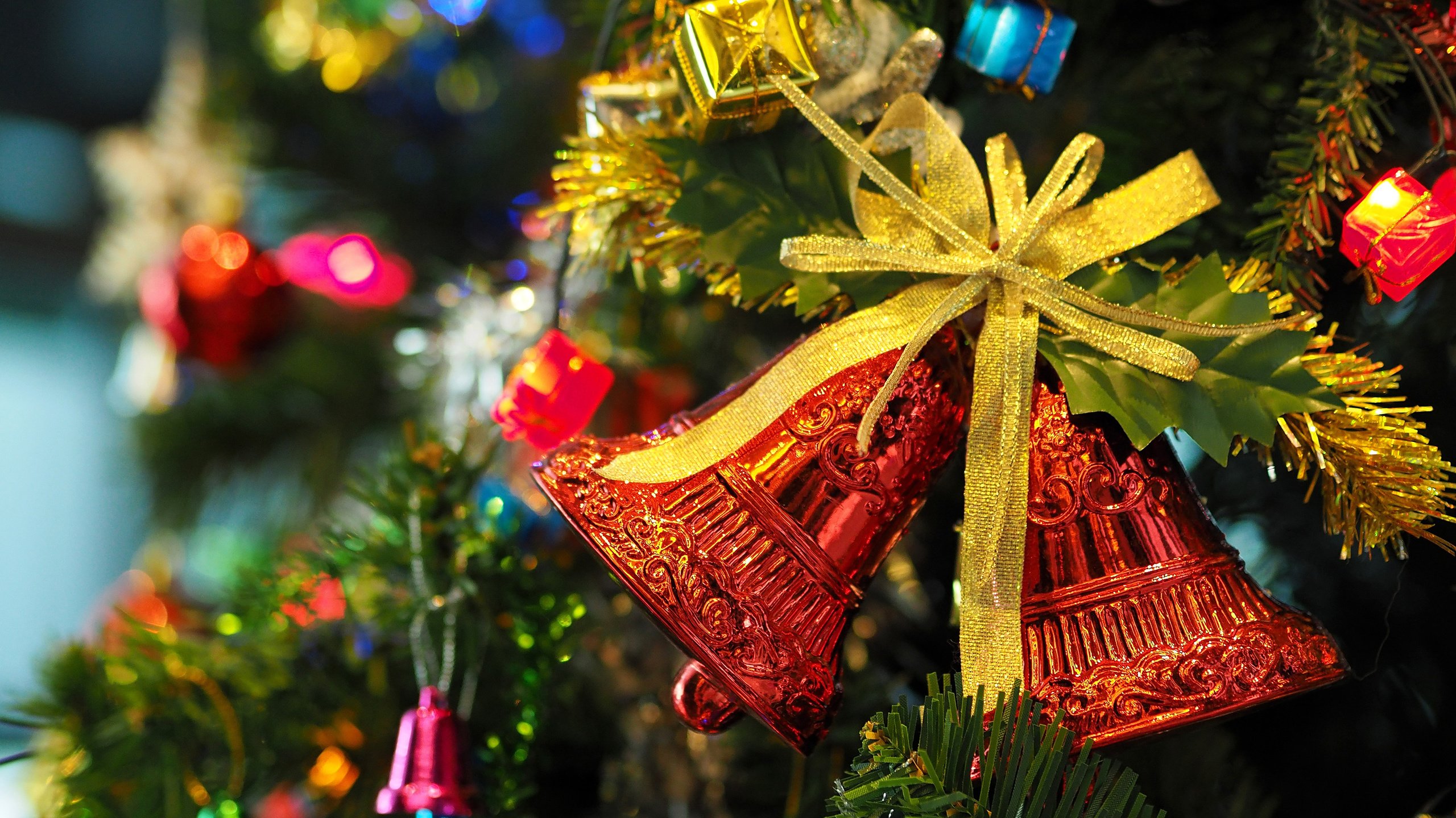 Обои новый год, елка, колокольчики, рождество, new year, tree, bells, christmas разрешение 3840x2400 Загрузить
