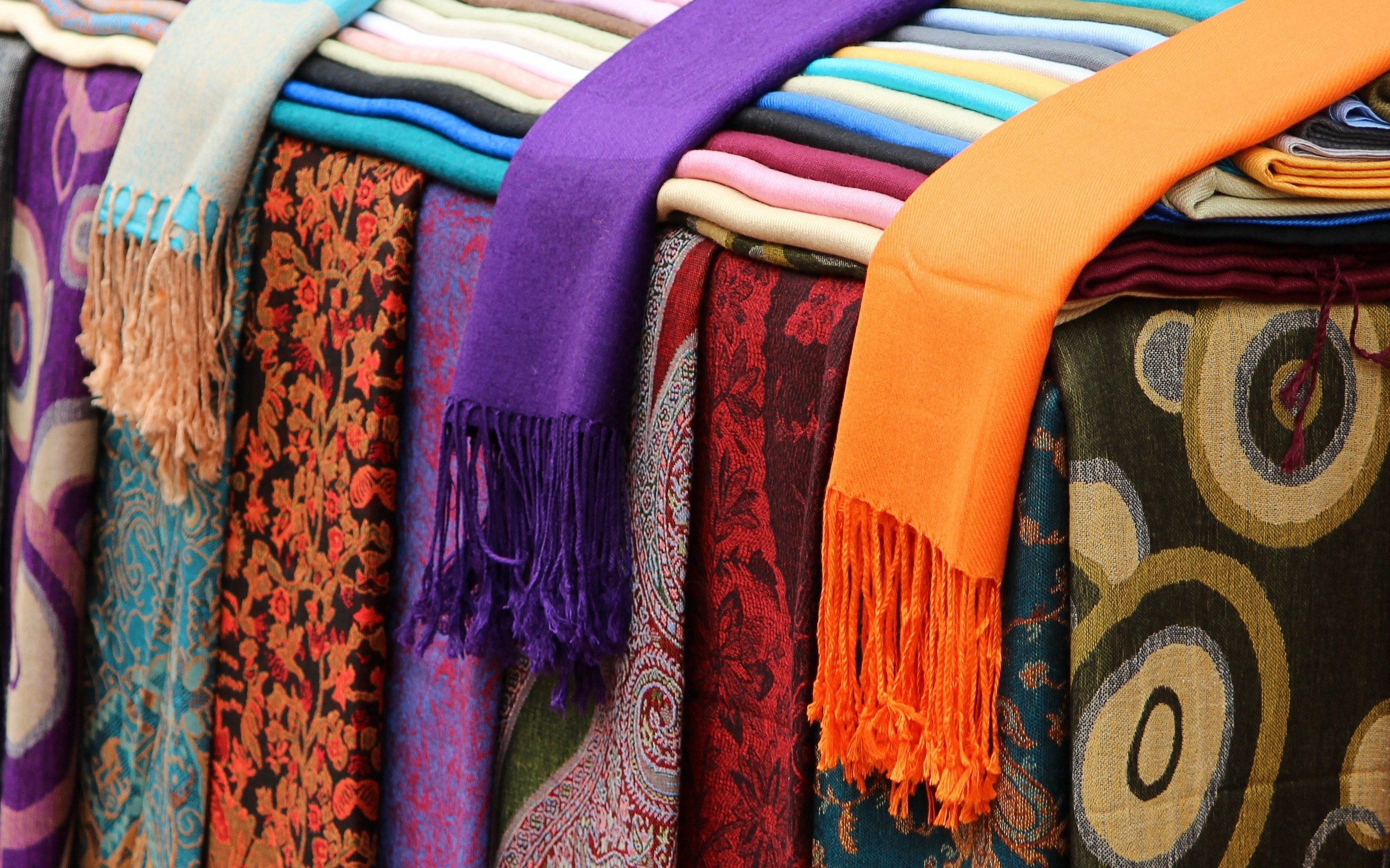 Обои разноцветные, ткань, платок, шарф, шарфы, платки, colorful, fabric, shawl, scarf, scarves, shawls разрешение 3467x2776 Загрузить