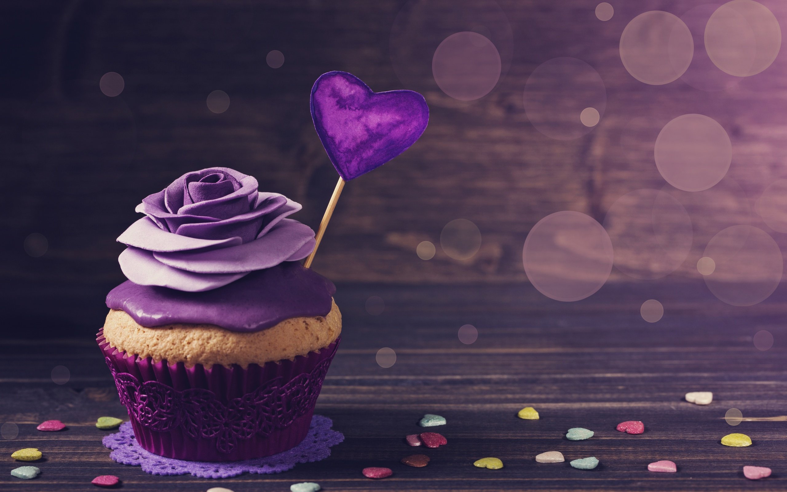 Обои brithday cake, фон, украшение роза, сердечко, сердечки, сладкое, десерт, кекс, декор, крем, background, decoration rose, heart, hearts, sweet, dessert, cupcake, decor, cream разрешение 5660x3773 Загрузить