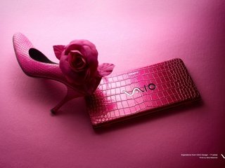 Обои ноутбук, розовый фон, туфля, laptop, pink background, shoe разрешение 1920x1200 Загрузить