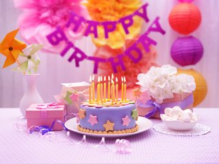 Обои свечи, день рождения, торт, кулич, декорация, день рождение, сладенько, довольная, candles, birthday, cake, decoration, sweet, happy разрешение 5038x3587 Загрузить