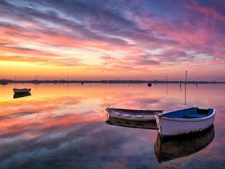 Обои озеро, закат, лодки, lake, sunset, boats разрешение 2048x1235 Загрузить