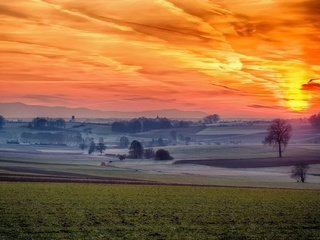 Обои небо, облака, восход, закат, утро, туман, поле, the sky, clouds, sunrise, sunset, morning, fog, field разрешение 2048x1355 Загрузить