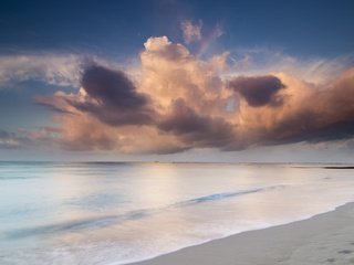 Обои небо, облака, берег, море, песок, пляж, следы, the sky, clouds, shore, sea, sand, beach, traces разрешение 2300x1533 Загрузить