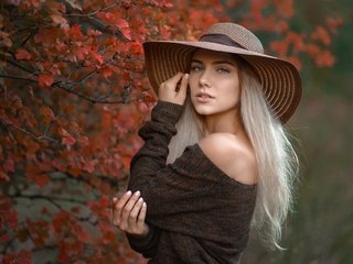 Обои девушка, взгляд, волосы, шляпа, girl, look, hair, hat разрешение 1920x1265 Загрузить