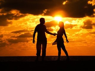 Обои солнце, закат, девушка, парень, силуэт, the sun, sunset, girl, guy, silhouette разрешение 1920x1276 Загрузить