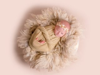 Обои девочка, младенец, мех, корзинка, кокон, малышка, кроха, girl, baby, fur, basket, cocoon разрешение 5000x3633 Загрузить