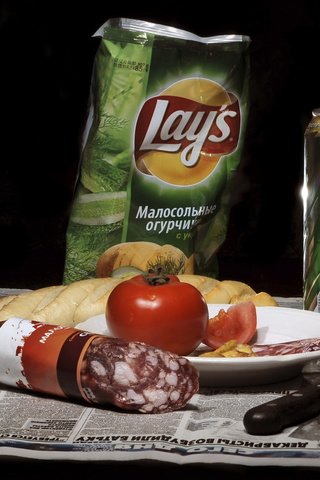 Обои еда, пиво, нож, колбаса, помидор, натюрморт, закуска, чипсы, food, beer, knife, sausage, tomato, still life, appetizer, chips разрешение 2560x1600 Загрузить