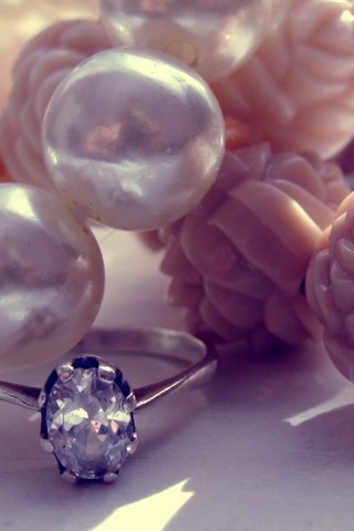 Обои розы, кольцо, украшение, жемчуг, бриллиант, жемчужины, платина, ювелирные изделия, roses, ring, decoration, pearl, diamond, pearls, platinum, jewelry разрешение 2560x1600 Загрузить