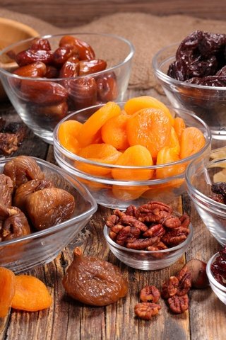 Обои орехи, raisin, чернослив, плоды, персики, изюм, гайки, курага, сухофрукты, финики, damson, nuts, prunes, fruit, peaches, raisins, dried apricots, dried fruits, dates разрешение 2880x1920 Загрузить