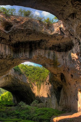 Обои деревья, деветашка пещера, скалы, пейзаж, пещера, скал, деревь, ландшафт, кейв, растительность, болгария, trees, devetashka cave, rocks, landscape, cave, vegetation, bulgaria разрешение 1920x1200 Загрузить