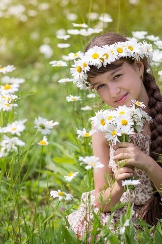 Обои трава, gевочка, улыбка, поле, дети, ромашки, коса, венок,  цветы, grass, girl, smile, field, children, chamomile, braid, wreath, flowers разрешение 1920x1080 Загрузить