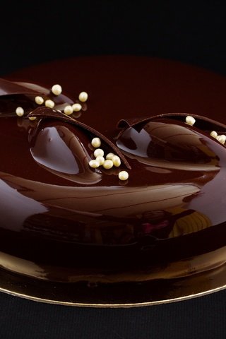 Обои черный фон, шоколад, сладкое, торт, десерт, глазурь, black background, chocolate, sweet, cake, dessert, glaze разрешение 5184x3456 Загрузить