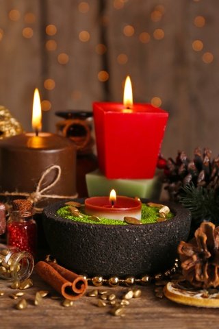 Обои свечи, новый год, украшения, рождество, шишки, елочные игрушки, candles, new year, decoration, christmas, bumps, christmas decorations разрешение 2880x1800 Загрузить
