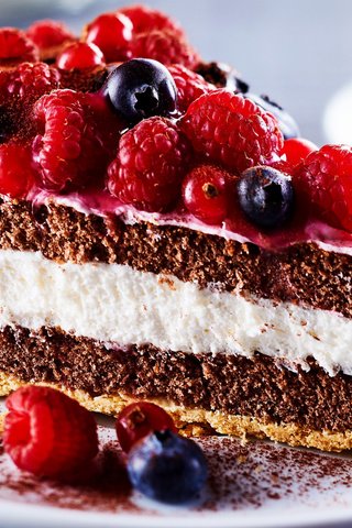 Обои малина, ягоды, черника, торт, десерт, бисквит, кусок, крем, raspberry, berries, blueberries, cake, dessert, biscuit, piece, cream разрешение 2112x1188 Загрузить