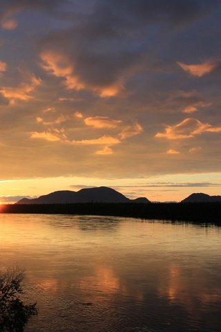 Обои небо, река, горы, дерево, закат, пейзаж, горизонт, сумерки, the sky, river, mountains, tree, sunset, landscape, horizon, twilight разрешение 3840x2400 Загрузить