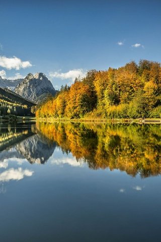 Обои озеро, горы, лес, отражение, осень, германия, бавария, lake, mountains, forest, reflection, autumn, germany, bayern разрешение 1920x1250 Загрузить