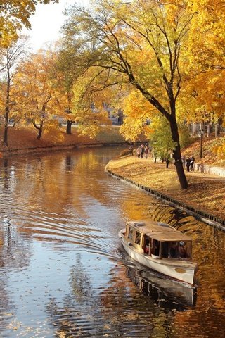 Обои деревья, река, природа, парк, осень, лодка, листопад, trees, river, nature, park, autumn, boat, falling leaves разрешение 1920x1280 Загрузить