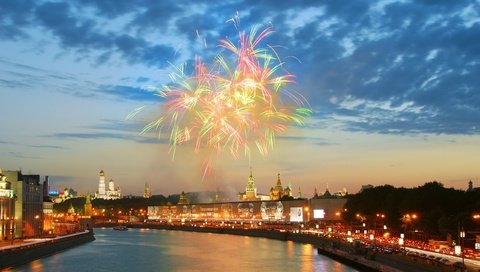 Обои река, москва, салют, кремль, river, moscow, salute, the kremlin разрешение 2560x1600 Загрузить