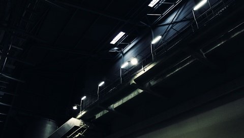 Обои лестница, фонарь, завод, склад, темнота, ladder, lantern, plant, warehouse, darkness разрешение 3000x2000 Загрузить