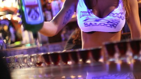 Обои бар, грудь, алкоголь, bar, chest, alcohol разрешение 2560x1600 Загрузить