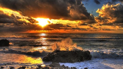 Обои небо, волны, закат, пейзаж, море, всплески, the sky, wave, sunset, landscape, sea, bursts разрешение 2560x1600 Загрузить
