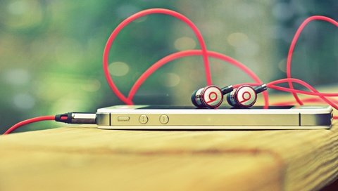 Обои наушники, iphone 4 apple, beats by dr dre, headphones, the apple iphone 4 разрешение 4288x2848 Загрузить