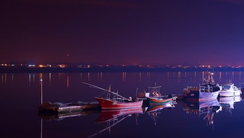 Обои ночь, вечер, река, отражения, лодки, португалия, night, the evening, river, reflection, boats, portugal разрешение 1920x1280 Загрузить