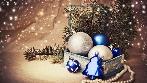 Обои новый год, праздники, серебристые, елка, бусы, елочная, зима, синие, ветки, рождество, шарики, коробка, ель, елочные, декорации, игрушки, встреча нового года, белые, еловая ветка, new year, holidays, silver, tree, beads, winter, blue, branches, christmas, balls, box, spruce, the scenery, toys, white, spruce branch разрешение 2880x1800 Загрузить