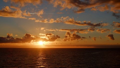 Обои солнце, море, горизонт, облака. закат, the sun, sea, horizon, cloud. sunset разрешение 3000x2000 Загрузить