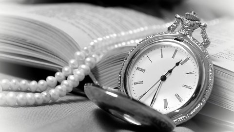 Обои винтаж, часы, книга, ожерелье, vintage, watch, book, necklace разрешение 2400x1600 Загрузить