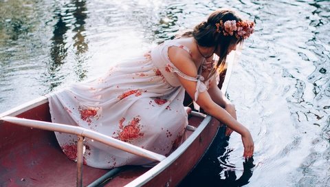 Обои вода, девушка, настроение, платье, поза, лодка, профиль, венок, water, girl, mood, dress, pose, boat, profile, wreath разрешение 2880x1920 Загрузить