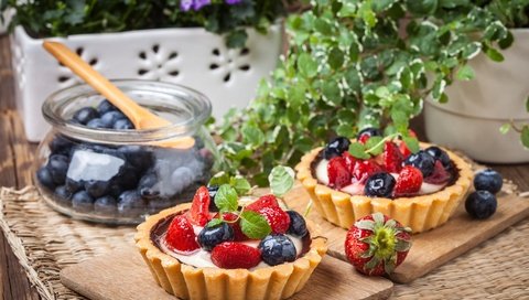 Обои клубника, сладенько, ягоды, тарт, лесные ягоды, крем, черника, сладкое, корзинка, десерт, тарталетка, аппетитная, delicious, strawberry, berries, tart, cream, blueberries, sweet, basket, dessert, tartlet разрешение 5616x3744 Загрузить
