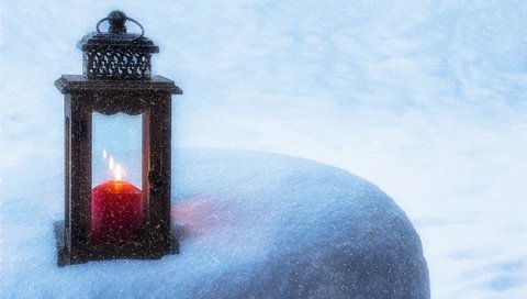 Обои снег, зима, фонарь, свечка, свеча, фонарик, e, snow, winter, lantern, candle, flashlight разрешение 2000x1332 Загрузить