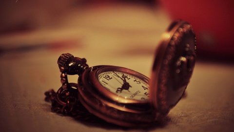 Обои макро, фон, часы, время, стрелки, циферблат, карманные часы, старые, macro, background, watch, time, arrows, dial, pocket watch, old разрешение 3840x2160 Загрузить