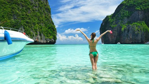 Обои скалы, девушка, море, пляж, таиланд, катер, rocks, girl, sea, beach, thailand, boat разрешение 4260x2803 Загрузить