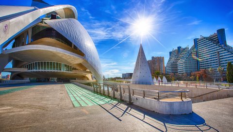 Обои небо, солнце, город, испания, валенсия, the sky, the sun, the city, spain, valencia разрешение 2112x1188 Загрузить