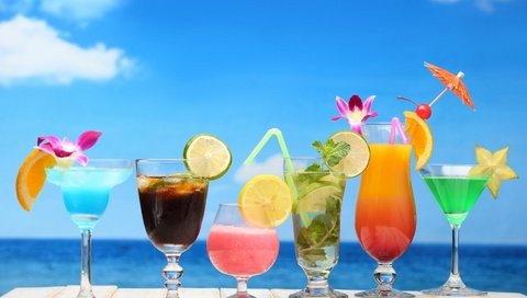 Обои небо, тропики, напиток, море, пляж, лето, фрукты, коктейль, коктейли, the sky, tropics, drink, sea, beach, summer, fruit, cocktail, cocktails разрешение 1920x1080 Загрузить