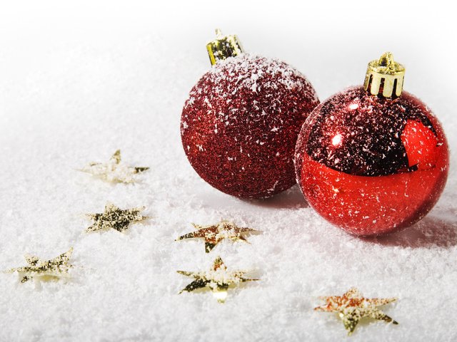Обои праздничные обои, снег, рождество, новый год, рождественские обои, шары, зима, настроение, макро, новогодние обои, праздники, holiday wallpaper, snow, christmas, new year, balls, winter, mood, macro, christmas wallpaper, holidays разрешение 2560x1707 Загрузить