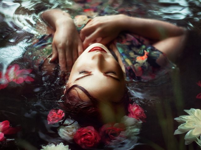 Обои цветы, вода, девушка, ситуация, flowers, water, girl, the situation разрешение 1920x1200 Загрузить