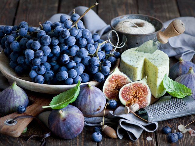 Обои виноград, сыр, натюрморт, инжир, фиги, тёрка, grapes, cheese, still life, figs, grater разрешение 1920x1200 Загрузить