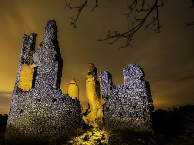 Обои свет, ночь, огни, развалины, замок, руины, light, night, lights, the ruins, castle, ruins разрешение 1920x1274 Загрузить