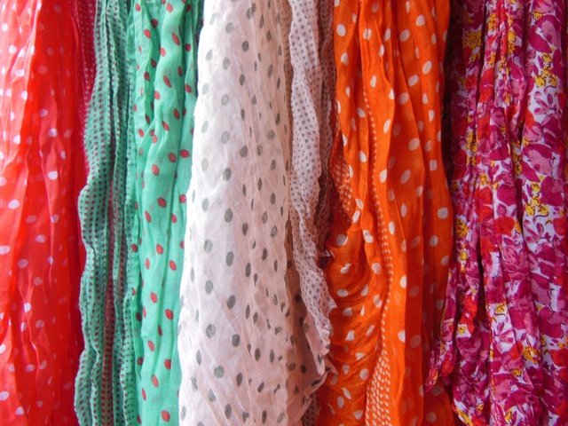 Обои цветы, узор, расцветка, шарф, палантин, шарфы, платки, flowers, pattern, colors, scarf, tippet, scarves, shawls разрешение 4608x3456 Загрузить