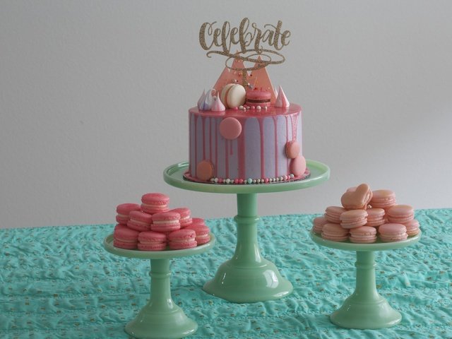 Обои еда, сладкое, украшение, торт, макаруны, безе, brithday, food, sweet, decoration, cake, macaroon, meringue разрешение 2048x1342 Загрузить