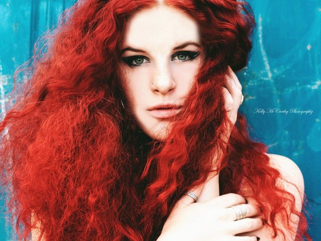 Обои красные волосы, девушка, черные ногти, портрет, kelly mccarthy, взгляд, модель, кудри, волосы, лицо, кольца, red hair, girl, black nails, portrait, look, model, curls, hair, face, ring разрешение 3441x2968 Загрузить