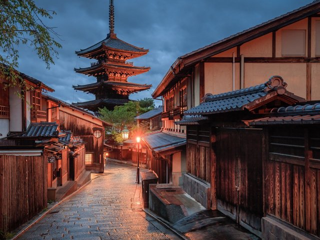 Обои тучи, дорожка, япония, киото, улица, фонарь, clouds, track, japan, kyoto, street, lantern разрешение 1920x1080 Загрузить