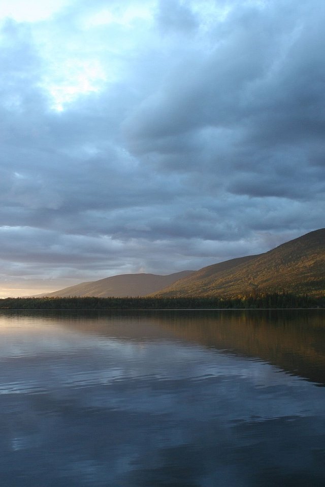 Обои облака, озеро, отражение, гора, clouds, lake, reflection, mountain разрешение 2560x1600 Загрузить