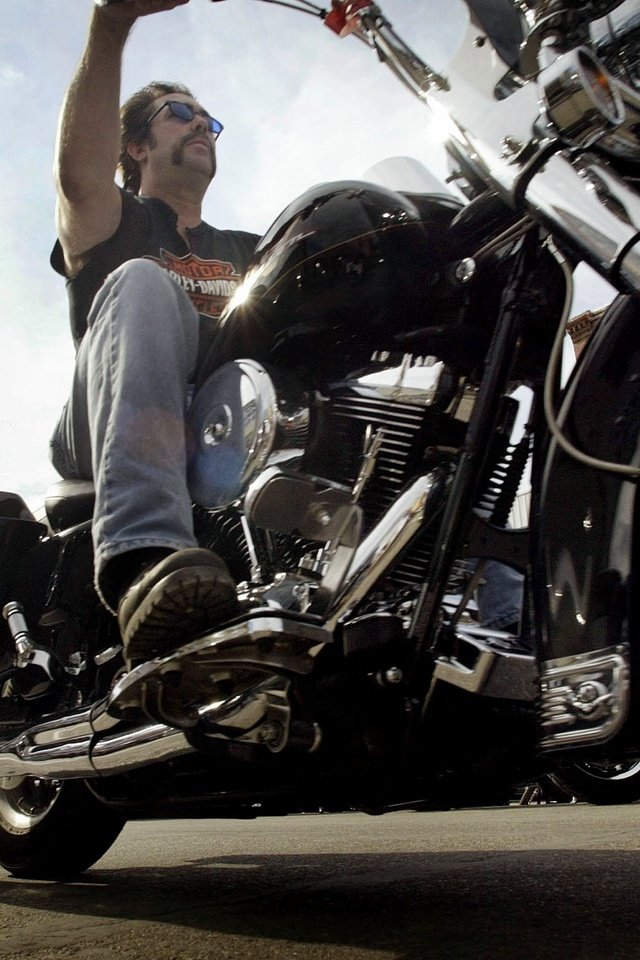 Обои мотоцикл, байкер, harley davidson, motorcycle, biker разрешение 3000x1942 Загрузить
