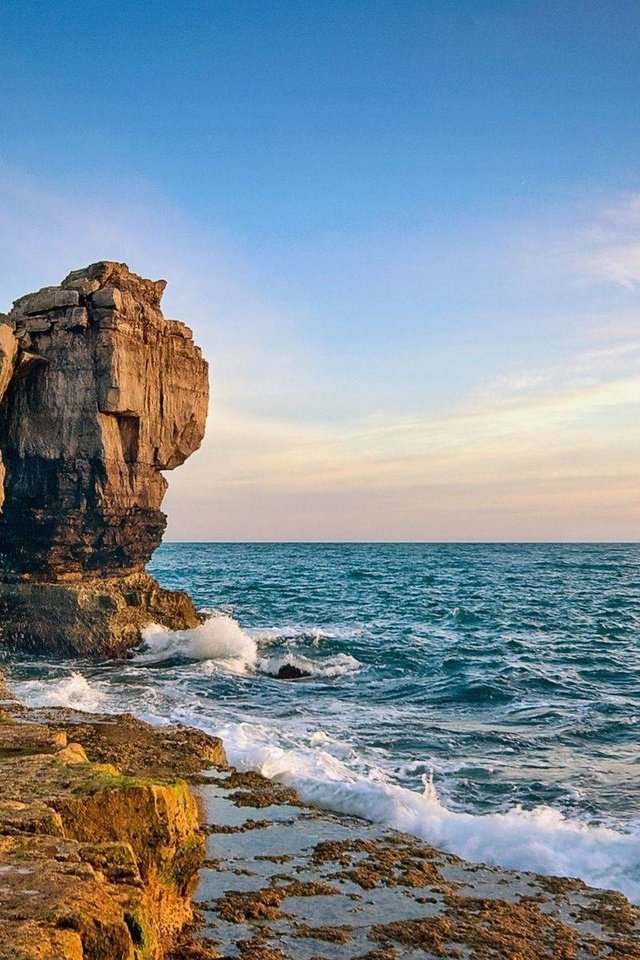 Обои небо, вода, скалы, природа, пейзаж, море, обрыв, the sky, water, rocks, nature, landscape, sea, open разрешение 1920x1200 Загрузить