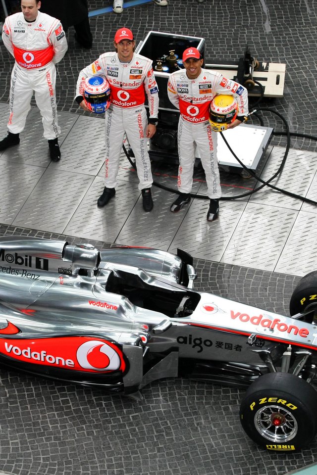 Обои формула 1, пилоты, болид, команда vodafone mclaren mercedes, formula 1, pilots, the car, team vodafone mclaren mercedes разрешение 2560x1600 Загрузить